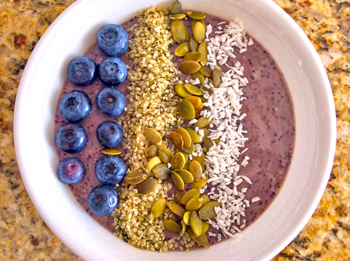 Healthy Berry Breakfast Bowl 
